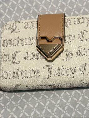 Juicy Couture White Wallet with Tan Strap and Gold Heart Clasp